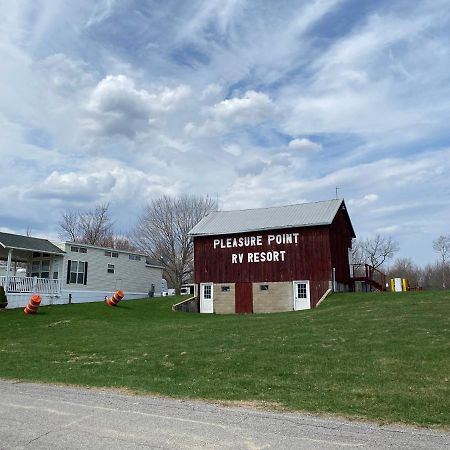 Pleasure Point Rv Resort Edmore Экстерьер фото